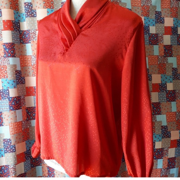 Red blouse - Picture 5 of 15